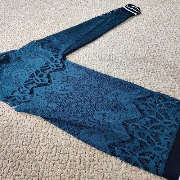 Tunic - Picture 6 of 8